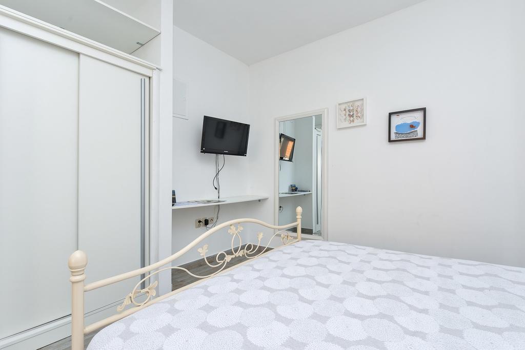 Apartments And A Room Ina Zadar Exterior photo