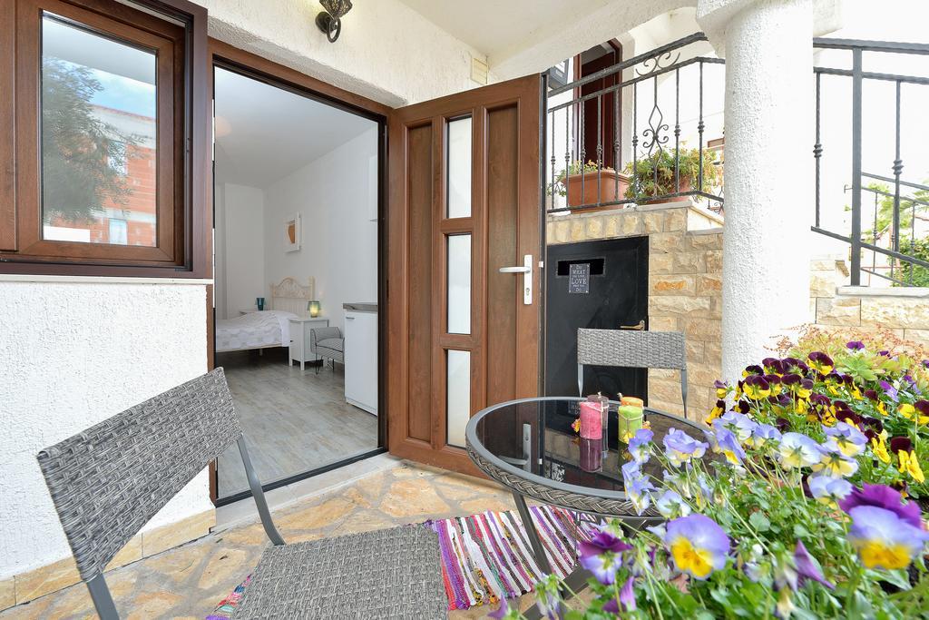 Apartments And A Room Ina Zadar Exterior photo